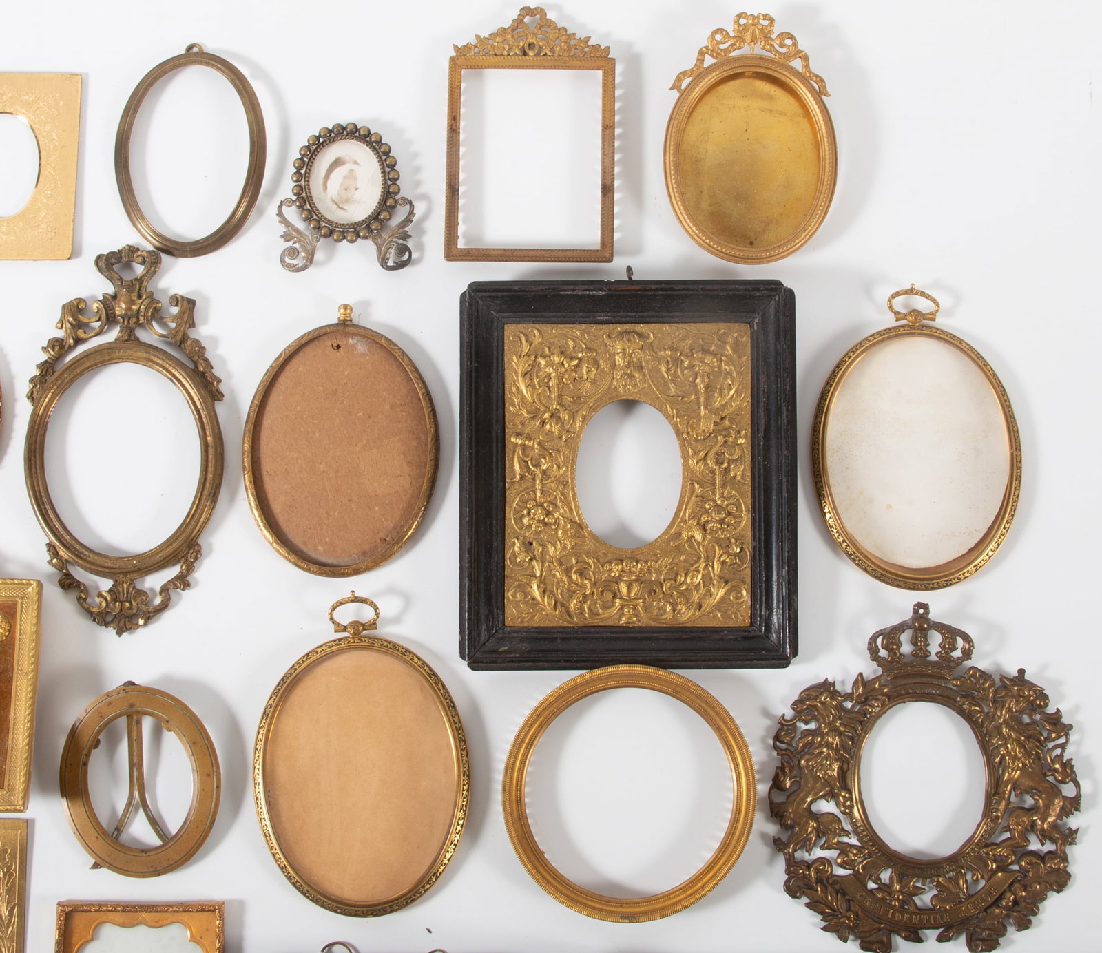 (27+/-) MINIATURE FRAMES - 3