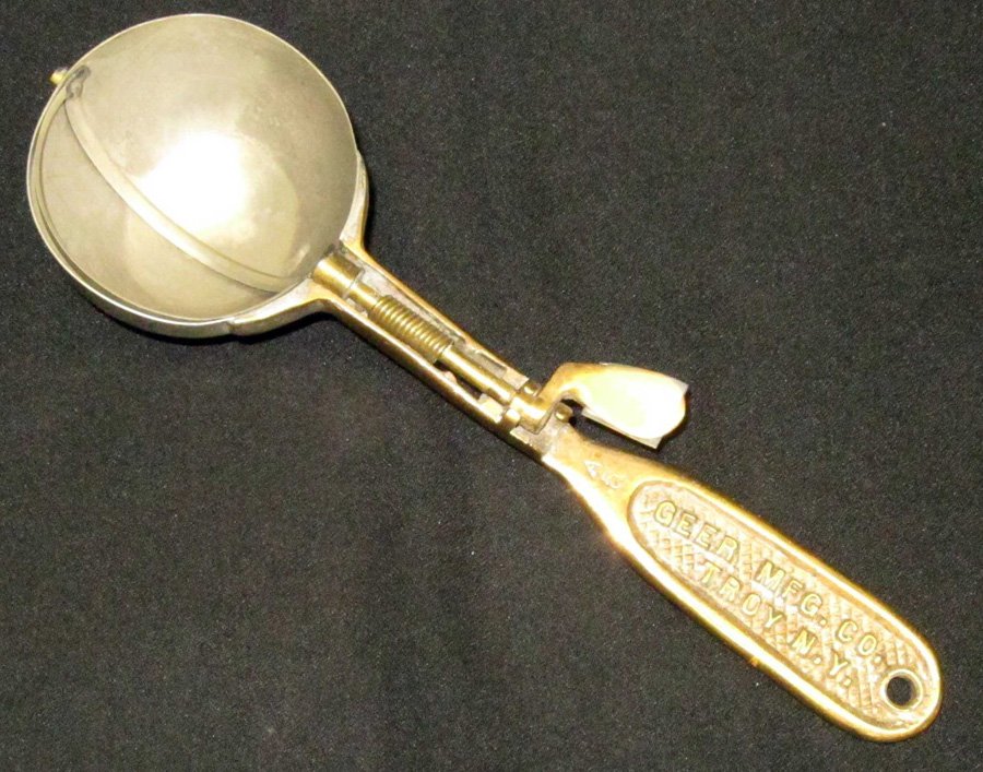 GEER MFG. CO. CLIPPER DISHER: Feb. 1905 "A" [6]; polished; L-10", G-VG