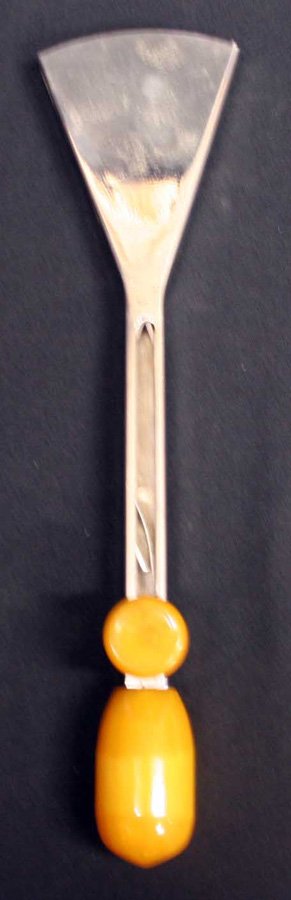 CLAVE PIE A LA-MODER: Unmarked triangle ice cream press; bakelite handle and knob; L-12 1/2", VG-EX
