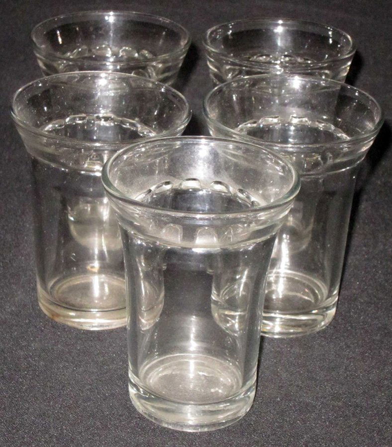 ICE CREAM CONE HOLDERS (5): Glass with inner lip tooth ring; H-4", VG