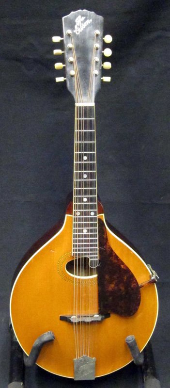 THE GIBSON H1 MANDOLA: #34603 (?), newest patent '06; together with case; minor dings; L-27 1/2", VG-EX