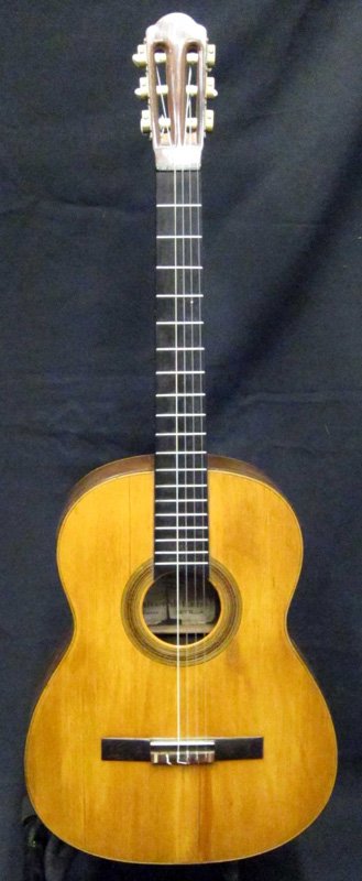 ALVARERDE CASTRO CLASSICAL GUITAR: Flat top; checking in front and back; L-39", F-G
