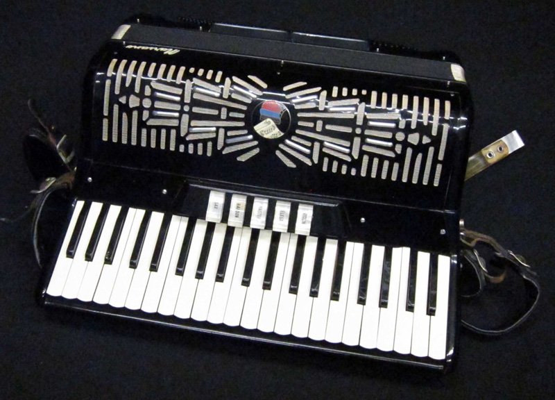 MARIANO ACCORDION: With case; L-18", VG-EX