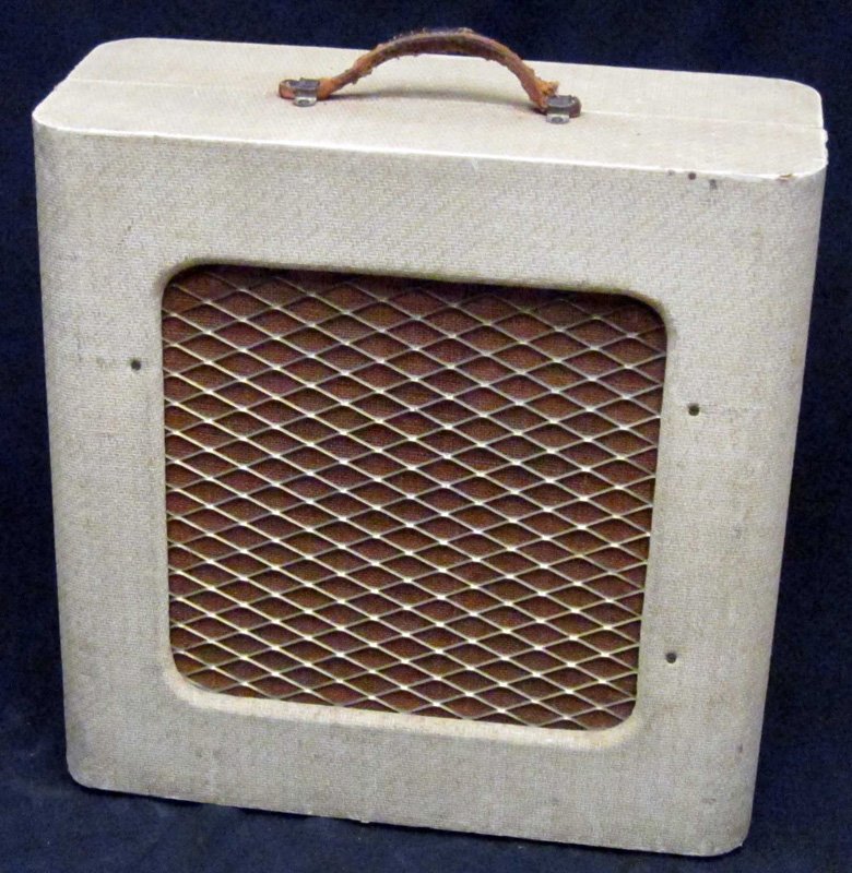 MONTGOMERY WARD AMP: Tube, 55 JDR - 8437 - 115V - 60 cyc - 115 W; (8) eight inch speakers; folding case; untested; L-22", G-VG