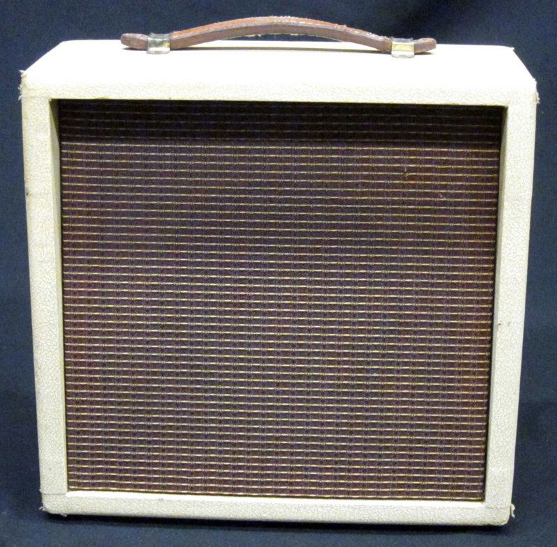 GIBSON "SKYLARK" TUBE AMP: Model GA57 - 110-125V - 50/60 cyc; normal wear; untested; L-14"