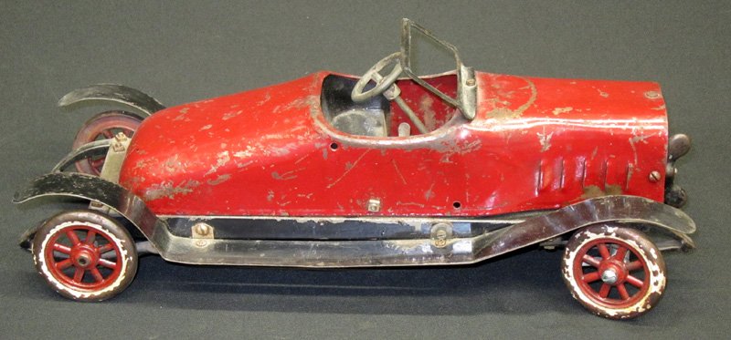 STRUCTO COUPE: Painted pressed steel; mechanical; sprung; numerous chips, scratches; drive shaft needs work; L-16", F-G