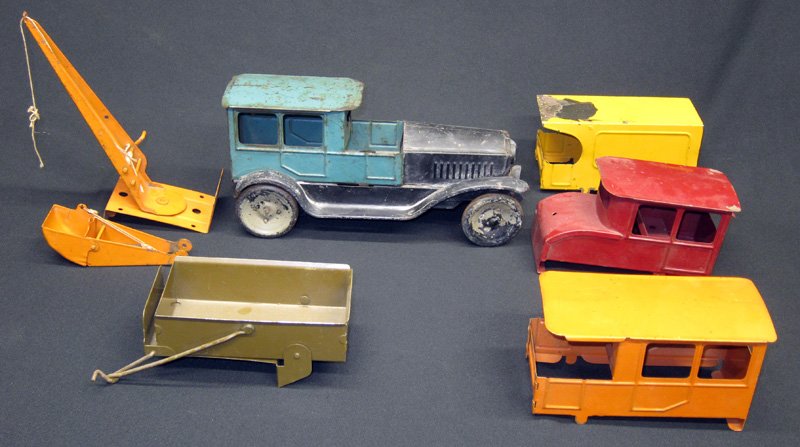 NEFF MOON CAR SET: Painted pressed steel; flywheel friction; together with (5) bodies which includes: wrecker, crane attachment; original box is flattened; scratches, wear, Van toy is badly flaking; L-12", F-G