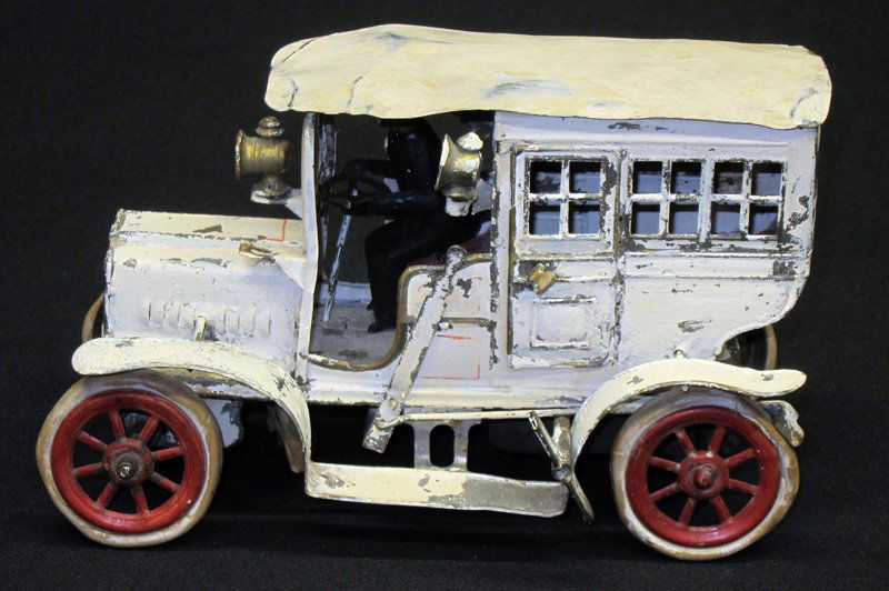 GERMAN LIMOUSINE: Hand painted tin; mechanical; not working; repainted; bellows missing; dented; L-9", P-F