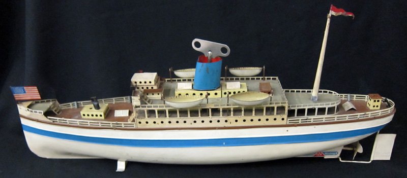 FLEISCHMANN CLOCKWORK OCEAN LINER (1 of 1)