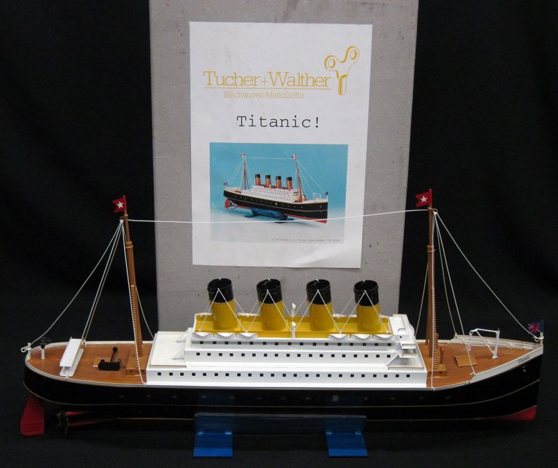 "TITANIC" SHIP  MODEL (1 of 1)