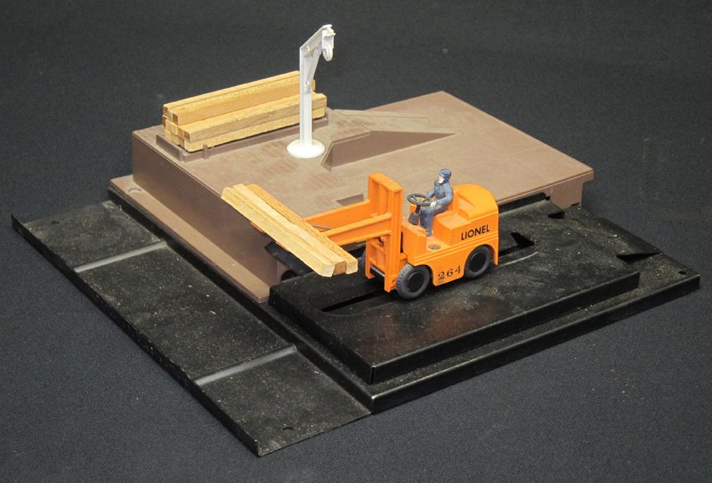 LIONEL ACCESSORIES (2) (1 of 2)