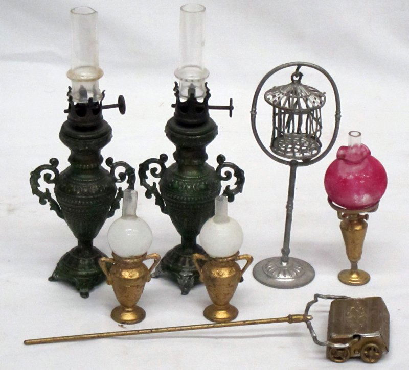 DOLL HOUSE ACCESSORIES (7) (1 of 1)