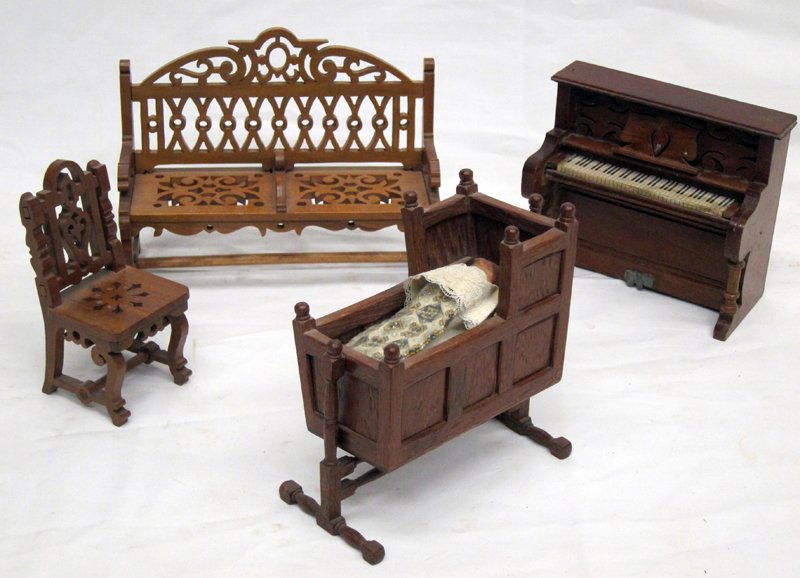 DOLL HOUSE MINIATURE FURNITURE (4) (1 of 1)