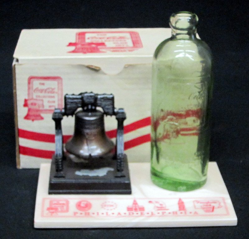 COCA-COLA COLLECTORS CLUB FAVOR (1 of 1)