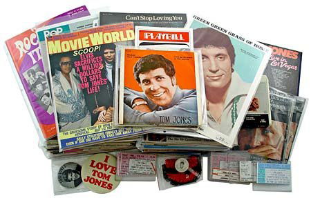 1960s-90s TOM JONES MEMORABILIA: Large box of magazines and other interesting memorabilia. Includes 45 magazines like 'TV & Movie Screen', 'Elvis & Tom', 'Teen Life', etc, plus sheet music, publicity photos, buttons, ticket stubs, a