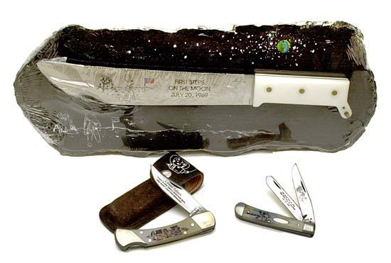 1969 APOLLO 11 COMMEMORATIVE BLADES: Two folding knives and a machete. One pocket knife is the Schrade 'The Eagle Has Landed' limited edition (5 closed) knife with scrimshaw design with nickel & silver bolsters. The Schrade+ Steel blade