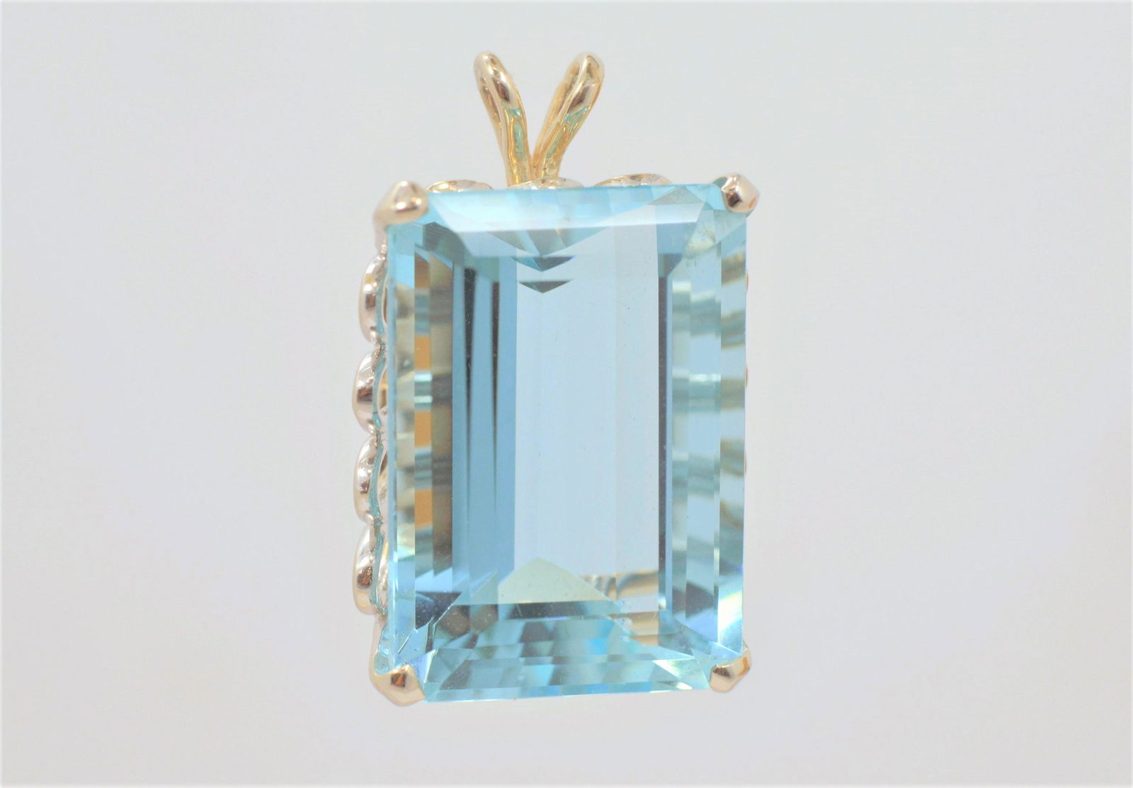 Large Aquamarine Pendant Est. weight over 27 Cts! (1 of 2)