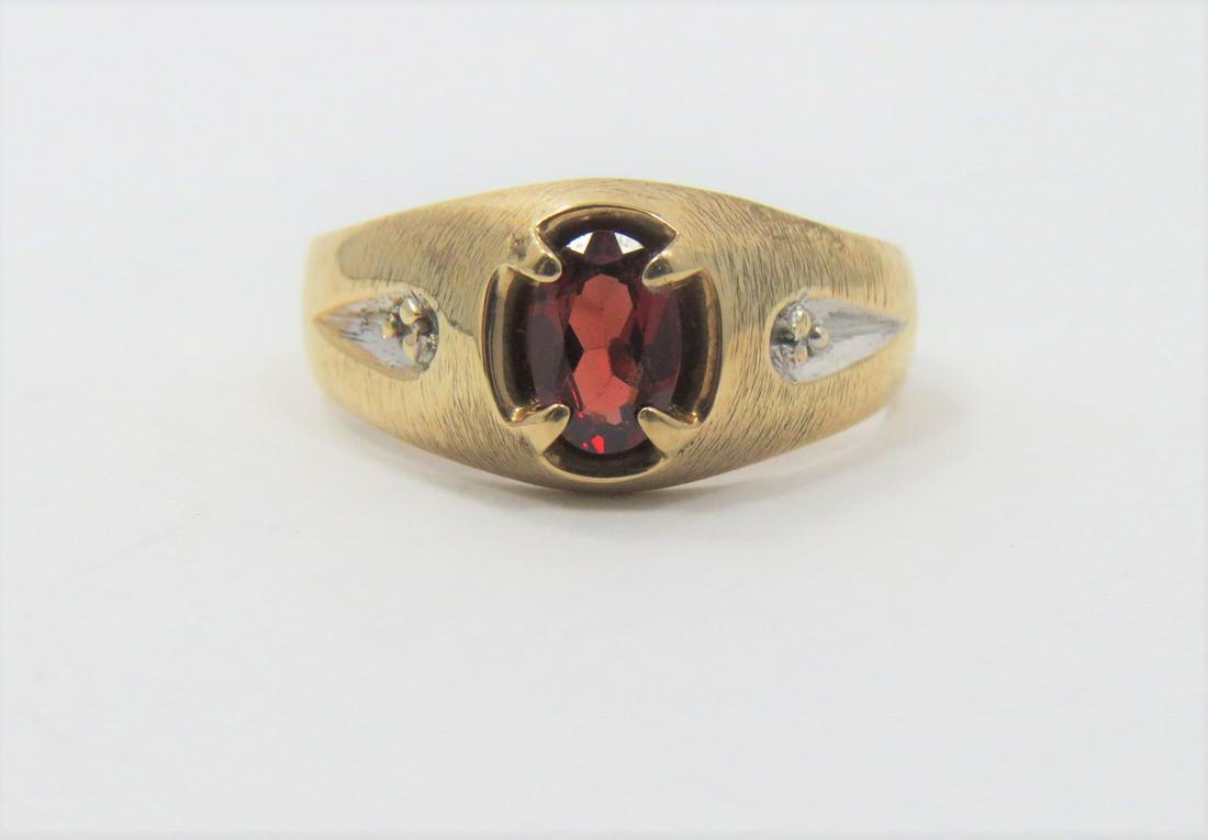 10k Yellow Gold Garnet Ring (1 of 2)