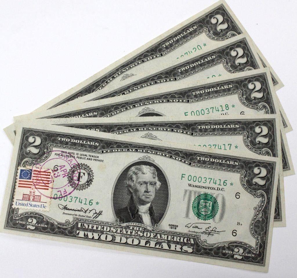 5 Consecutive FDI Bicentennial $2 Star Notes Unc: A group of five (5ct.) Consecutive First Day of Issue, Bicentennial $2 Star Notes, in gem uncirculated with flag over Independence Hall stamps. A great collectible.