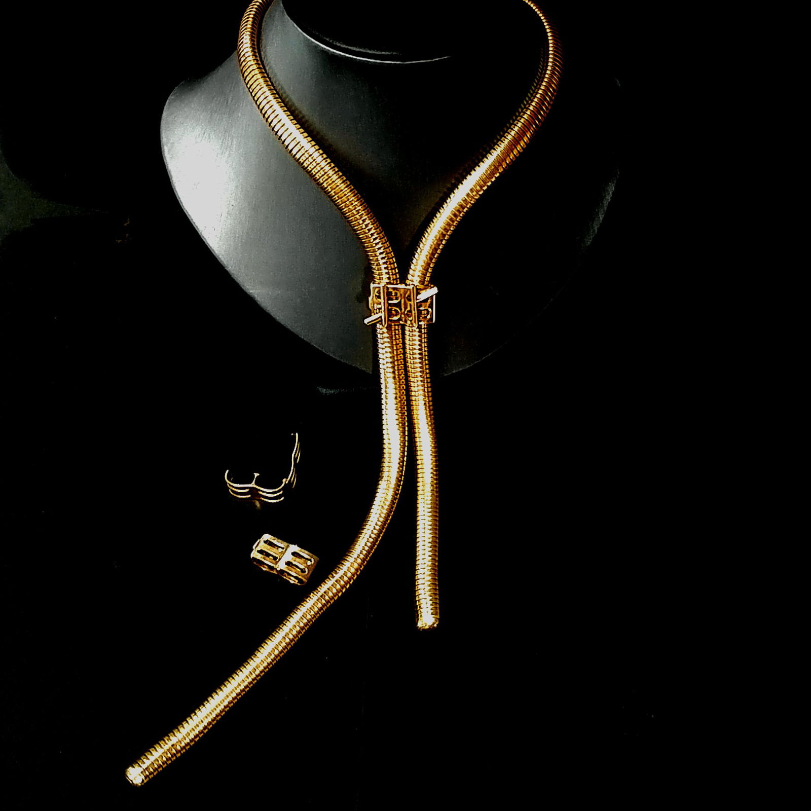 Signed TH & M 14K Yellow Gold Bolo Chain (1 of 8)