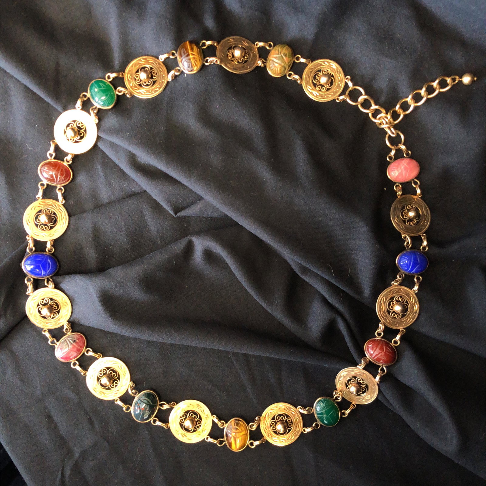 Van Dell Scarab Belt 12K GF: This is a signed Van Dell 1/20th 12 karat gold-filled carved scarab gemstone belt. The belt features scarabs carved from rhodochrosite, blue and green onyx, carnelian, tiger's eye, bloodstone, and jas
