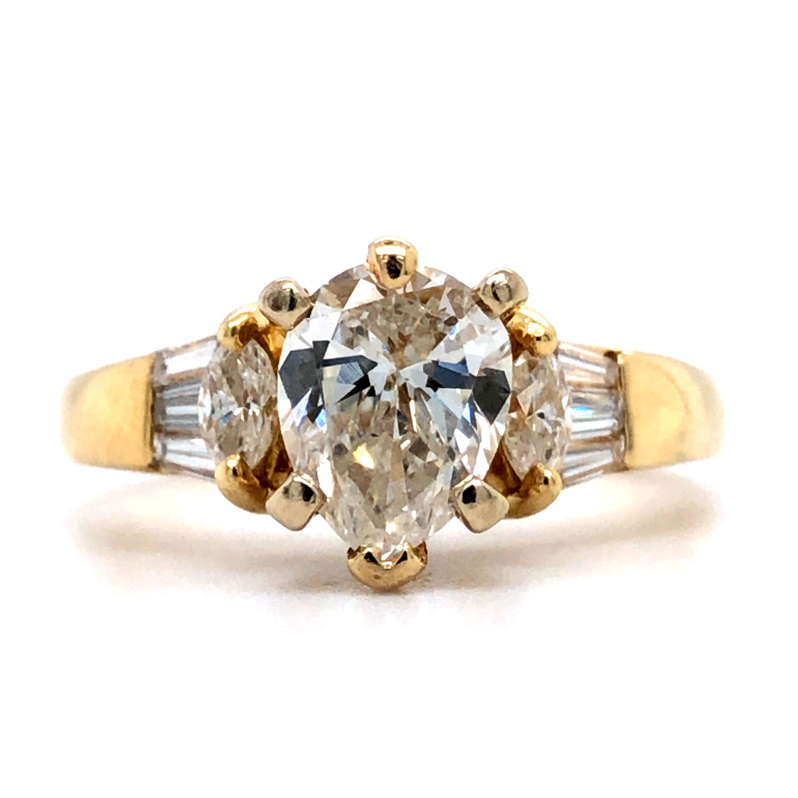 Pear-Shaped Diamond Ring Yellow Gold (1 of 6)