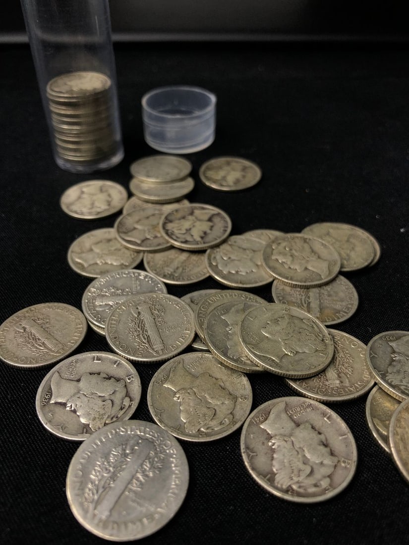 50ct Roll of Silver Mercury Dimes: S/50MD-MMS TITLE DESCRIPTION: 50ct Roll of Silver Mercury Dimes DESCRIPTION DETAIL: A roll of 50 silver Mercury dimes of various dates in various grades. CONDITION: Circulated MINT: Various As