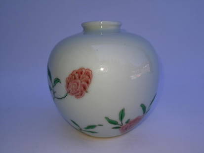 Chinese Famille Porcelain Water Pot DaQingKangXiNianZhi: Chinese Famille Porcelain Water Pot, Marked Da Qing Kang Xi Nian Zhi. Private Collection from Los Angeles. 3 1/2 x 3 1/2 x 3 3/4 inches (9 x 9 x 9.5 cm ).