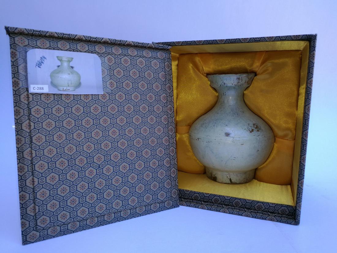 Ancient Chinese Green Glaze Pottery Jar (1 of 8)