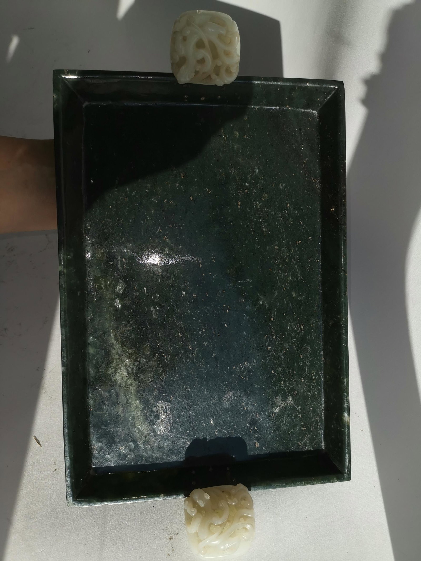 CHINESE JASPER TRAY WITH DOUBLE WHITE JADE DRAGON EARS: CHINESE JASPER TRAY WITH DOUBLE WHITE JADE DRAGON EARS, QING QIANLONG NIAN ZHI MARK. 14 X 8 INCHES.