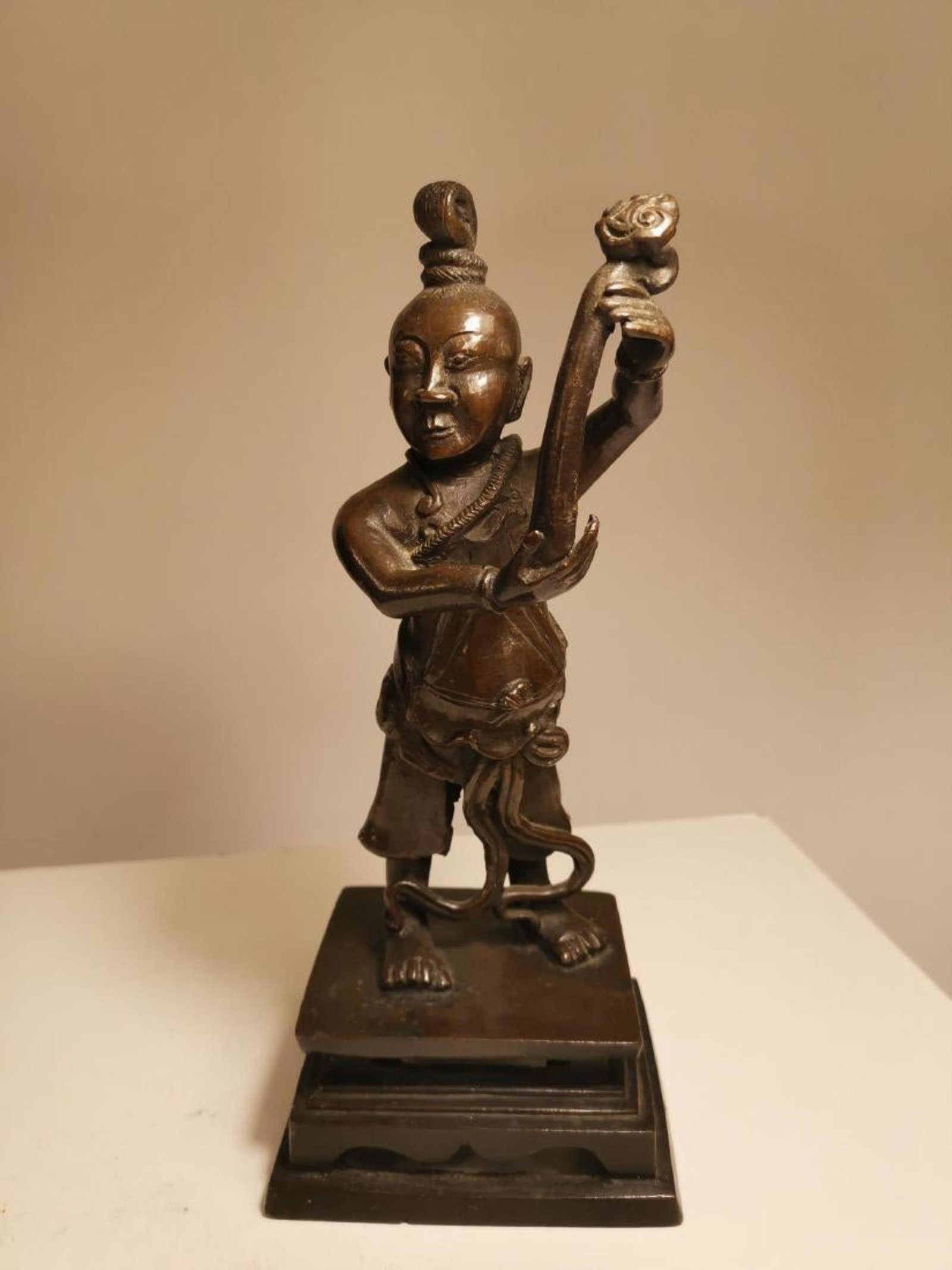 YUAN/MING DYNASTY CHINESE BRONZE CARVING STANDING: YUAN/MING DYNASTY CHINESE BRONZE CARVING STANDING FIGURE. H 9 3/4 INCHES.