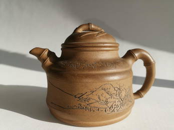 KEXIN ZHU(1904-1986) BUFF COLORED BAMBOO YIXING TEAPOT