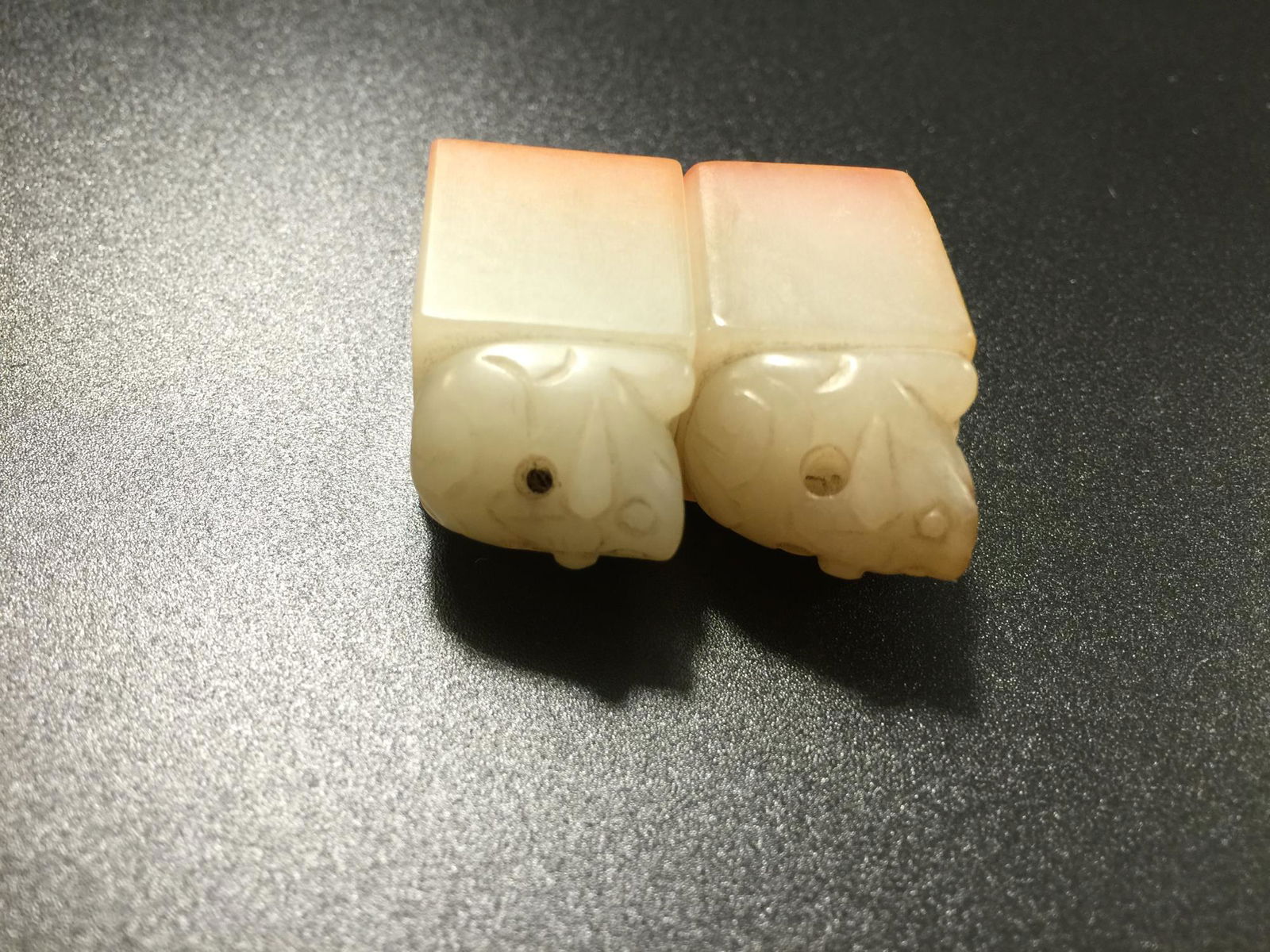 TWO ANTIQUE JADE SEALS (1 of 10)