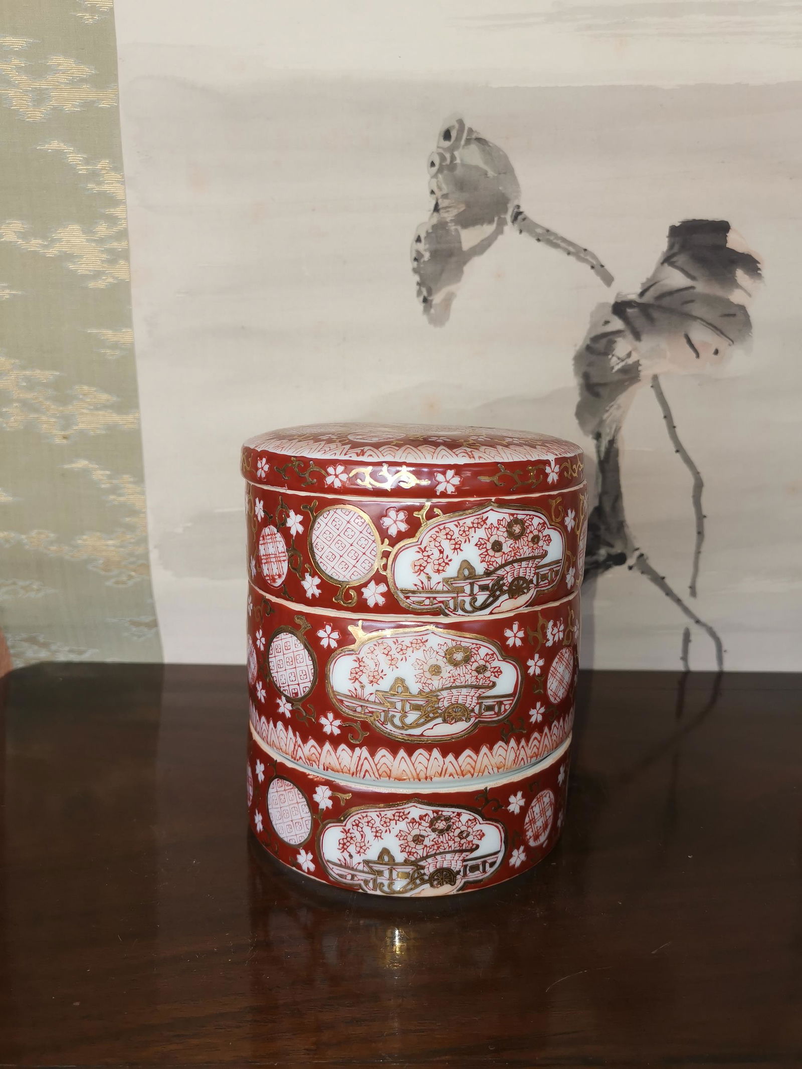 JAPANESE GOLD-PAINTED RED PORCELAIN BOXE SET YONGFENG KUAN (1 of 7)