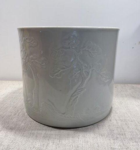 LATE QING DYNASTY EMBOSSED PINE PATTERN BRUSH POT (1 of 12)