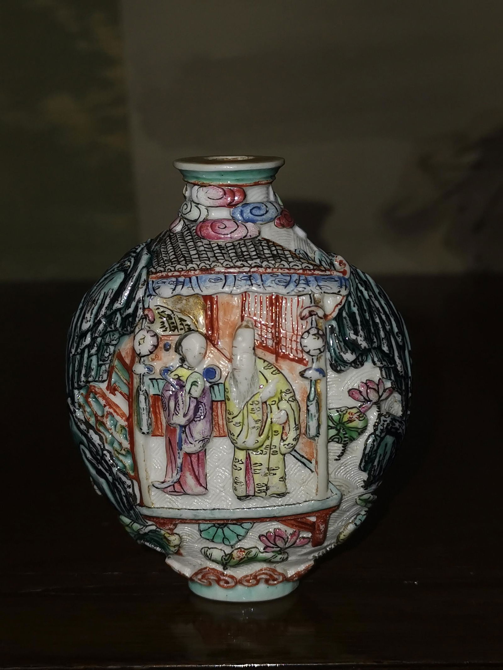 FAMILEE CARVED PORCELAIN SNUFF BOTTLE JIAQING NIAN ZHI KUAN (1 of 6)