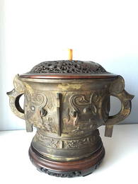 Chinese Bronze Gui Vessel With Stand