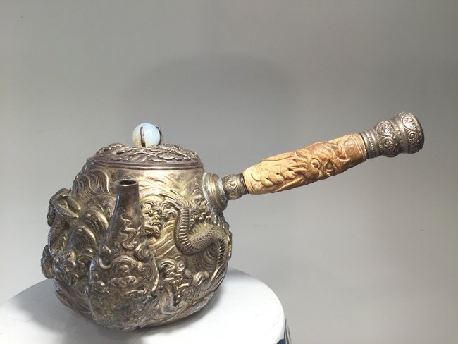 Japanese Silver Pot Sea Waves Dragon Marked Guangzheng (1 of 8)