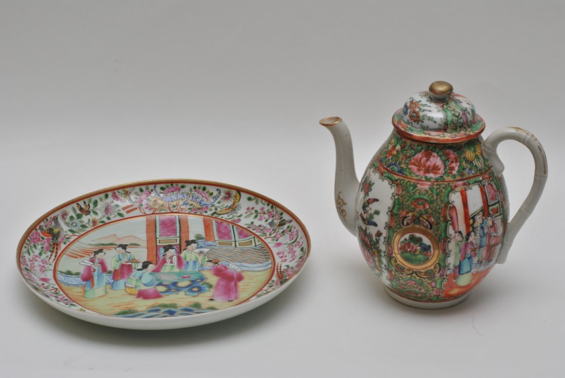 CHINESE ROSE MEDALLION TEAPOT AND PLATE (1 of 5)