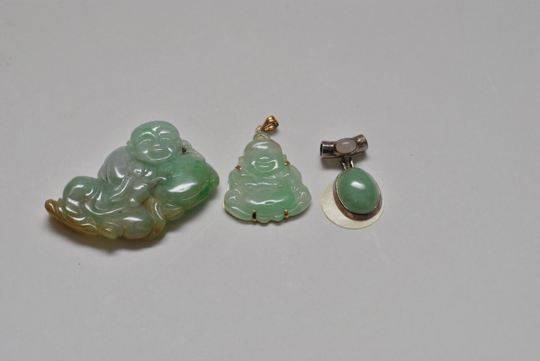 THREE CHINESE JADE LOTS (1 of 7)