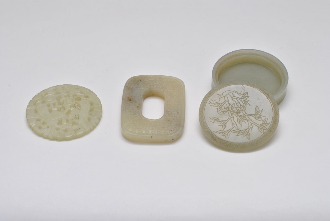 THREE CHINESE JADE LOTS (1 of 3)