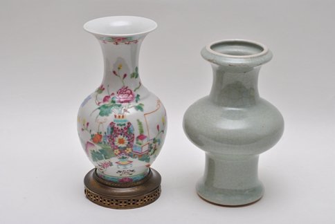TWO CHINESE   PORCELAIN VASE (1 of 4)