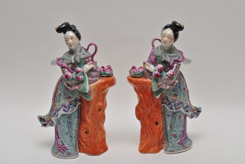 PAIR OF CHINESE PORCELAIN FIGURES LADY (1 of 6)