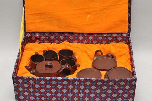 CHINESE YIXING ZHISA TEAPOT SET WITH BOX (1 of 4)