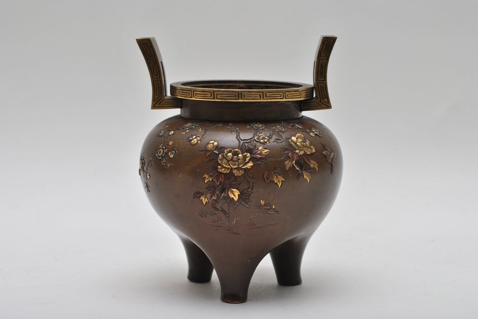 ASIAN BRONZE CENCER: ASIAN BRONZE CENCER size: 4 1/2 h x 3 1/2 w( All item 0% Buyer's Premium)