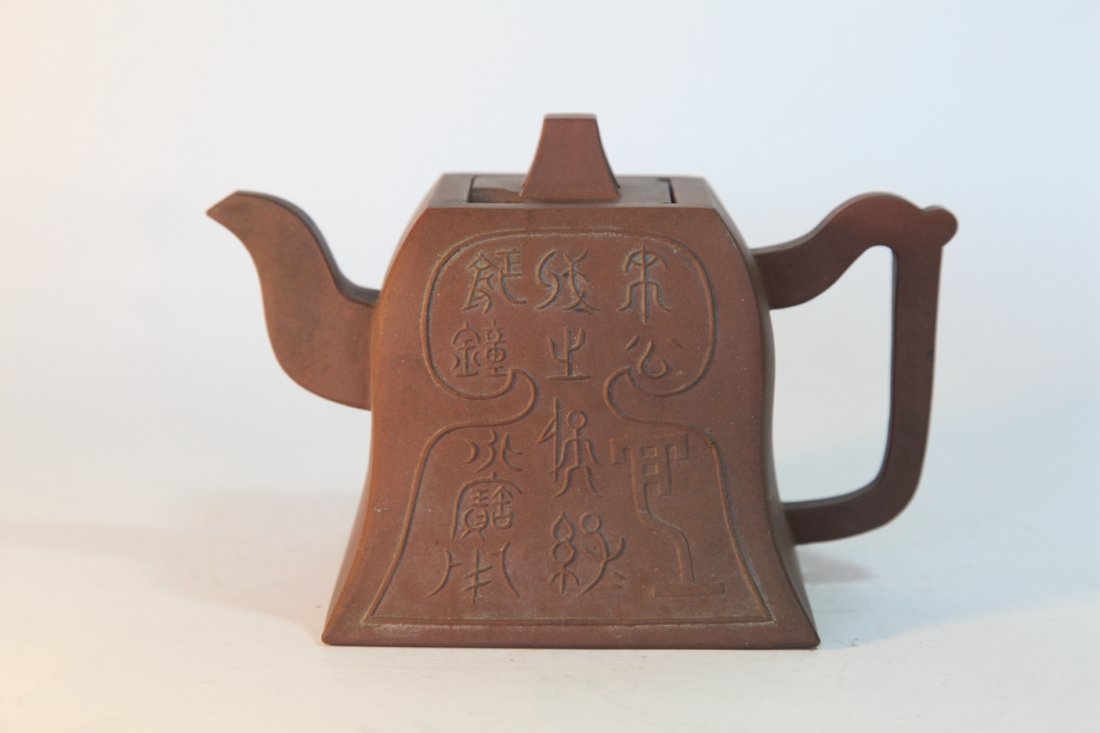 Chinese antique Yixing Zisha teapot: Size: chips at top rim and cover, no line, NO BUYER'S PREMIUM!!!!