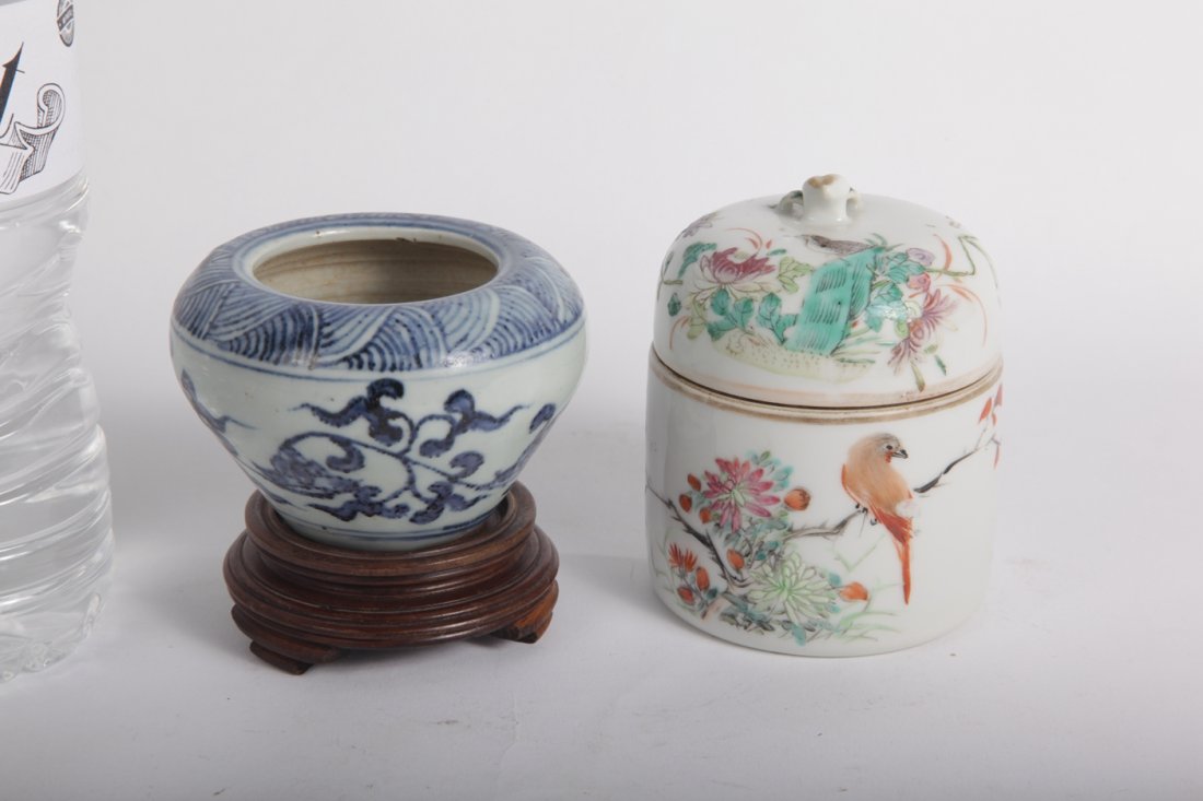 Two chinese porcelain jar (1 of 4)