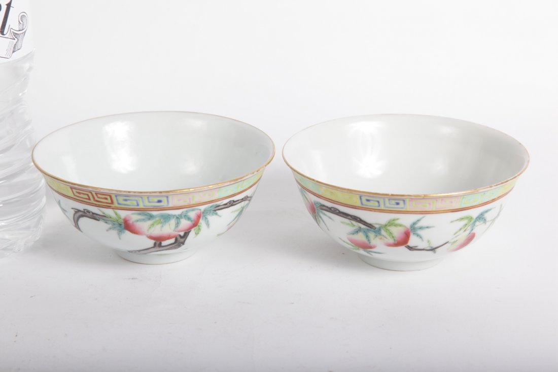 Pair of Chinese porcelain FAMILLE ROSE bowls (1 of 4)