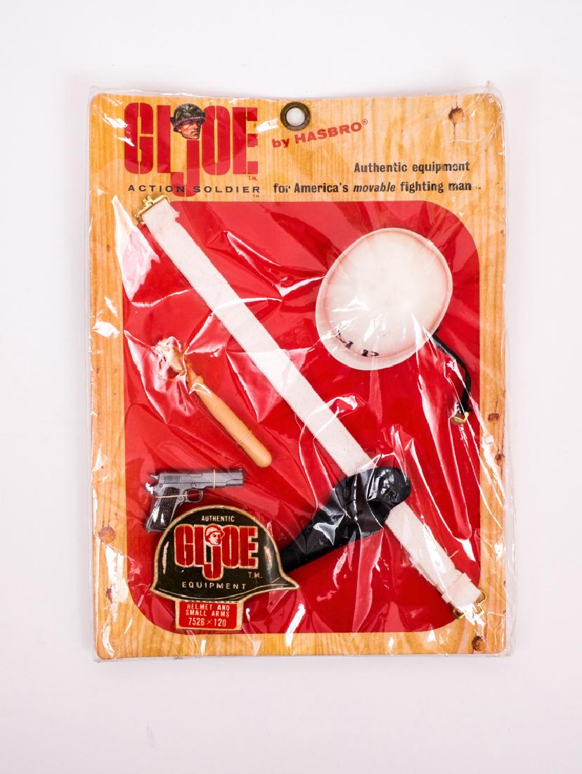 1964 G.I. Joe Action Soldier Helmet & Small Arms (1 of 2)