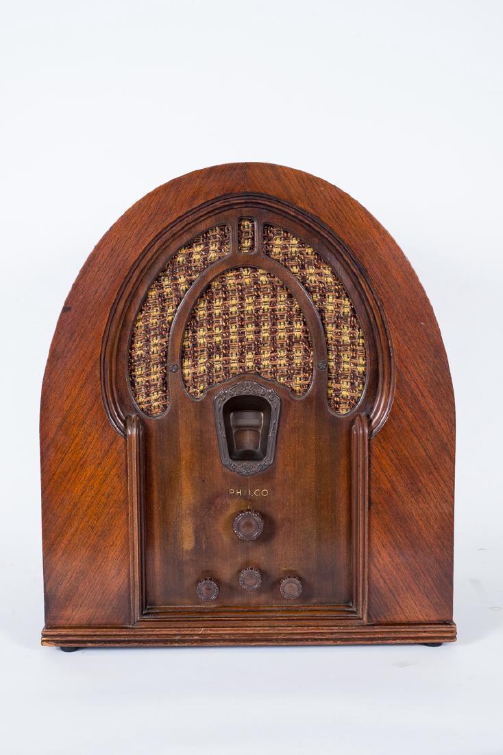 Philco 91 Cathedral Radio: DESCRIPTION: 1933 Philco cathedral radio. Nine tubes, chassis Type 91. MEASUREMENTS: 16-1/2" wide x 12" deep x 18-1/2" high. CONDITION: Light overall wear as expected with age and use.